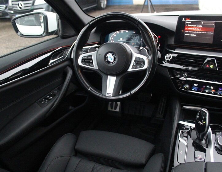 BMW Řada 5 Kombi 3,0 l 210 kw