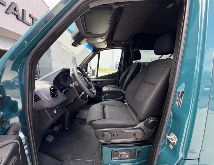 Mercedes-Benz Sprinter 14