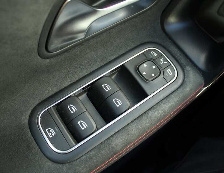 Mercedes-Benz CLA Sedan 2,0 l 140 kw