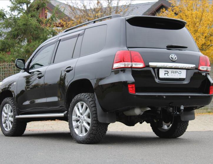 Toyota Land Cruiser 13