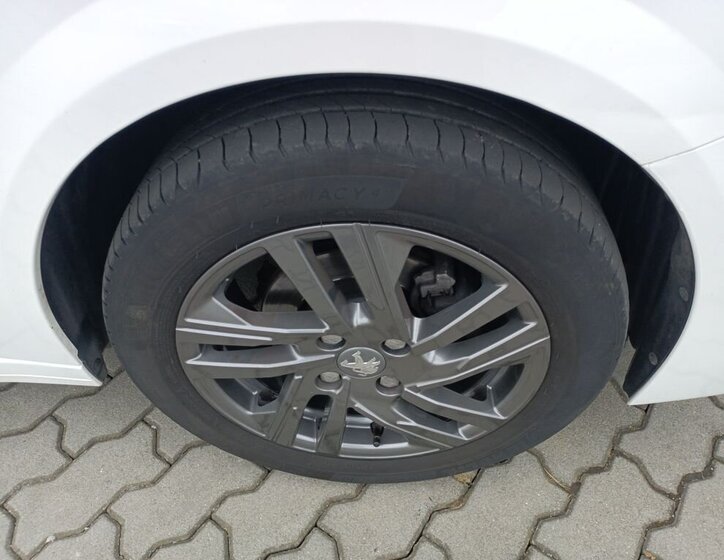 Peugeot 208 Hatchback 1,2 l 55 kw