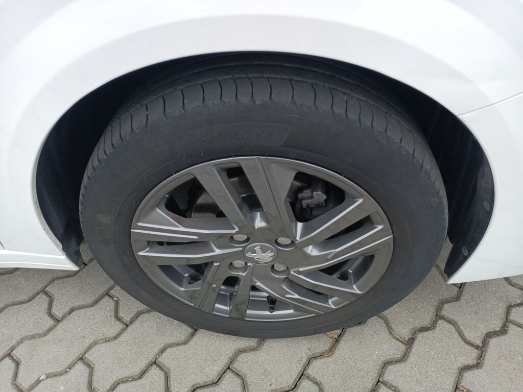 Peugeot 208 Hatchback 1,2 l 55 kw