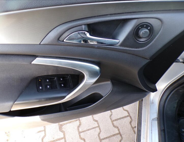 Opel Insignia Hatchback 2,0 l 118 kw