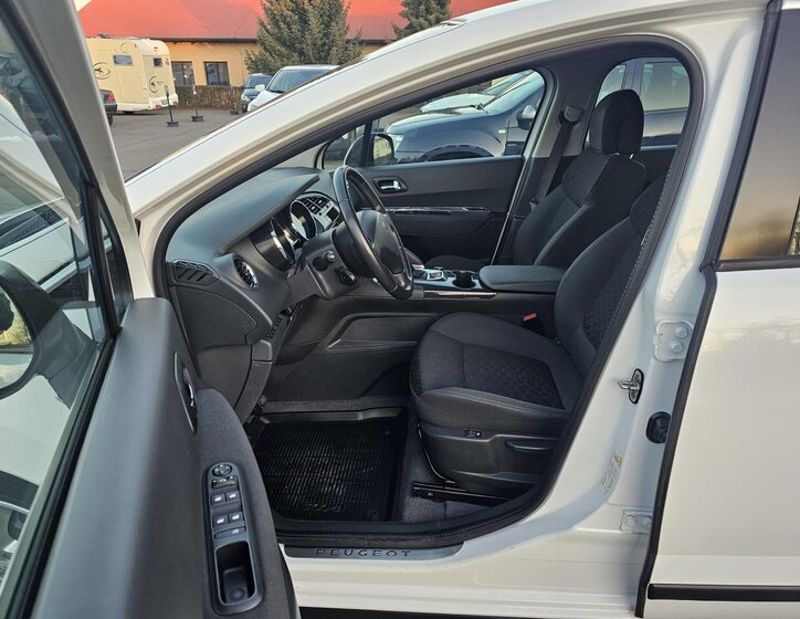 Peugeot 3008 SUV 1,2 l 96 kw