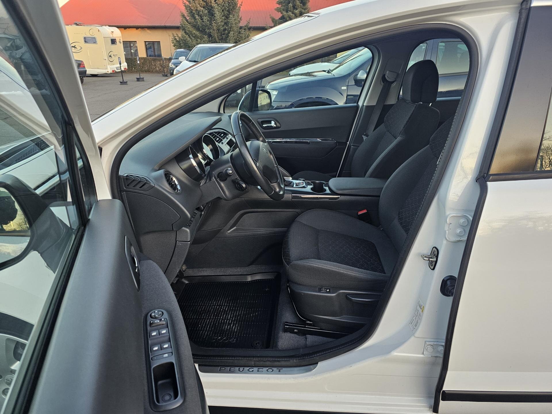 Peugeot 3008 SUV 1,2 l 96 kw