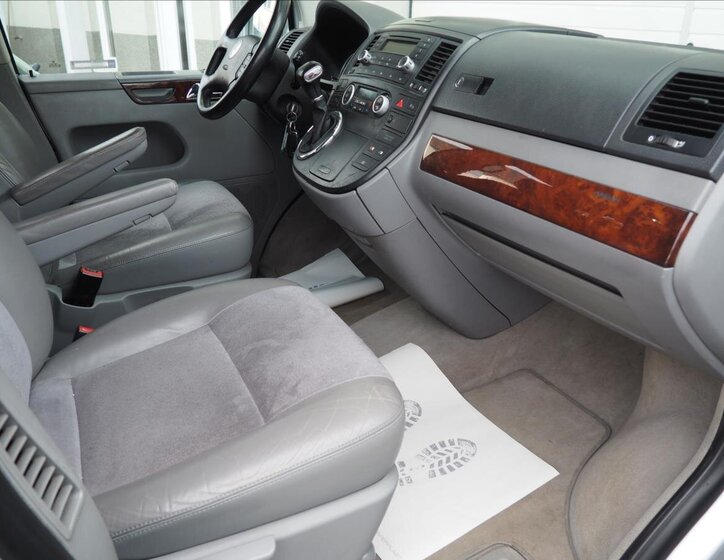 Volkswagen Multivan Kombi 2,5 l 128 kw