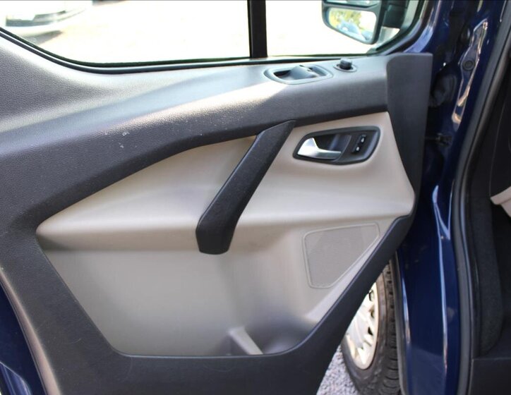 Ford Tourneo Custom 16