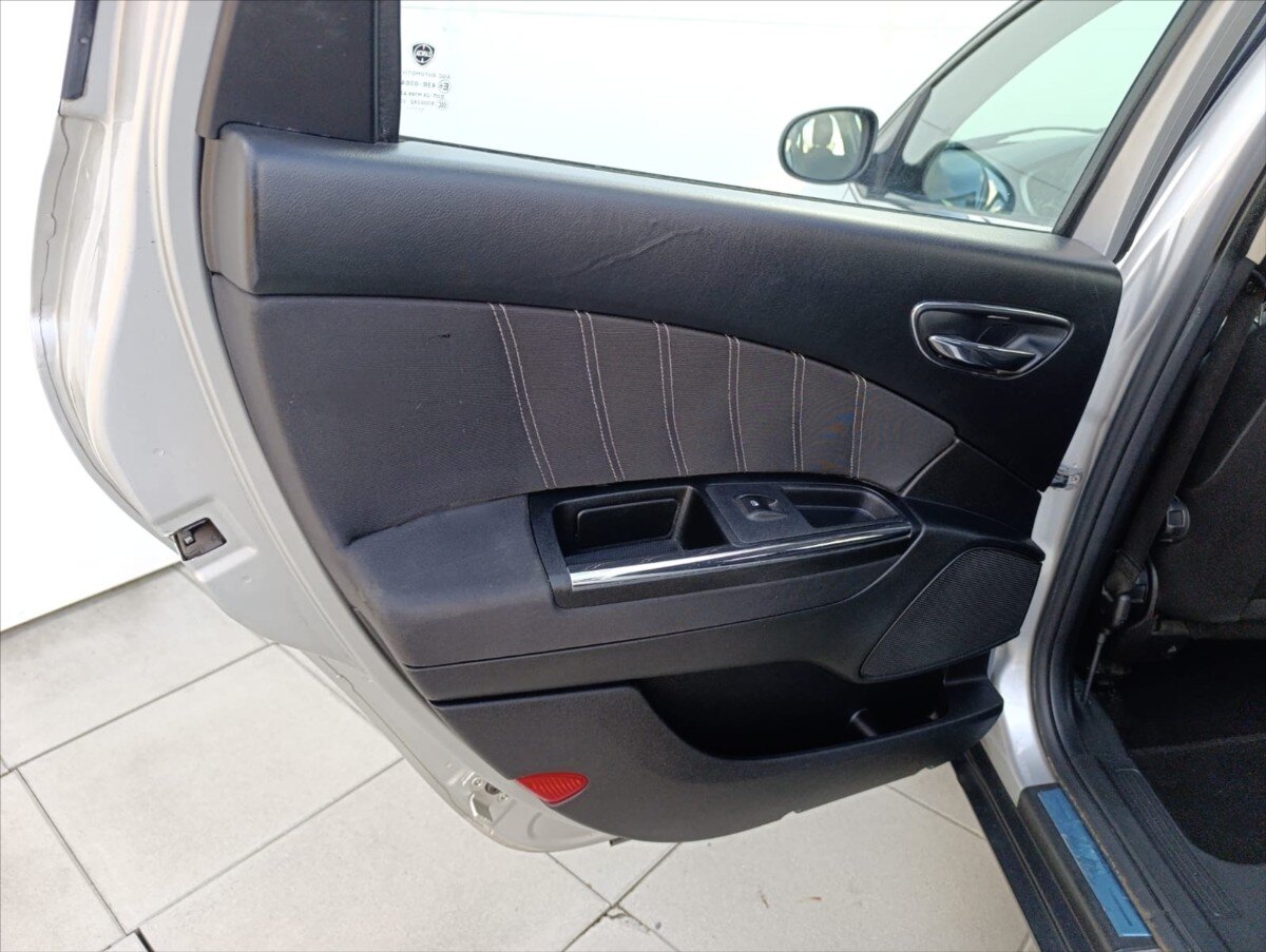 Lancia Delta Hatchback 1,6 l 88 kw