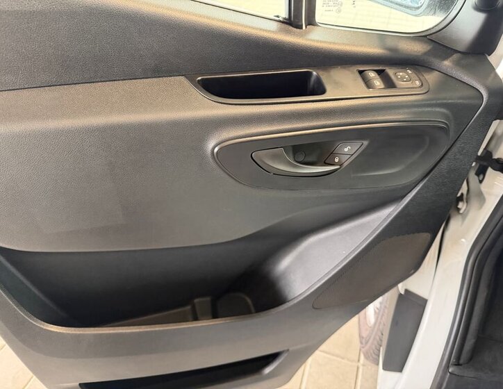 Mercedes-Benz Sprinter 9