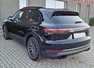 Porsche Cayenne 8