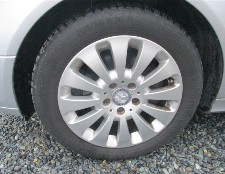 Mercedes-Benz Třídy C Sedan / Limuzína 1,8 l 115 kw