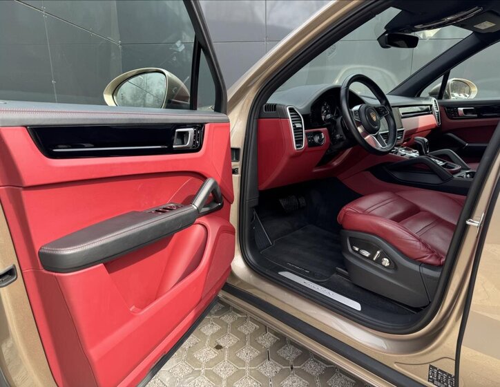 Porsche Cayenne SUV / Terénní 3,0 l 250 kw