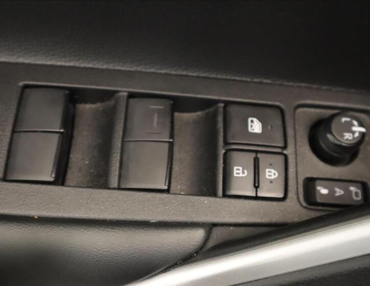 Toyota Corolla Cross 10