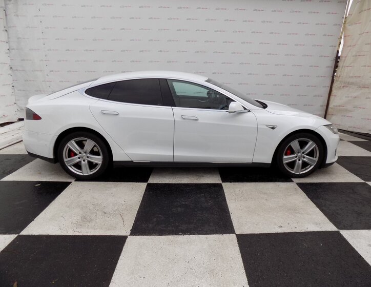 Tesla Model S 6