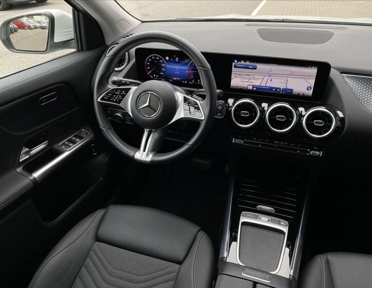 Mercedes-Benz GLA 13