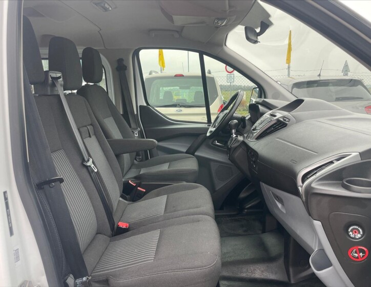Ford Tourneo Custom 9