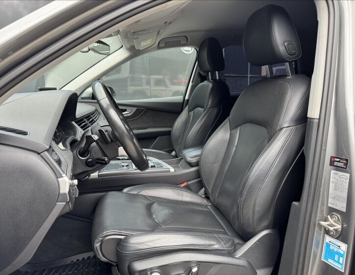 Audi Q7 11