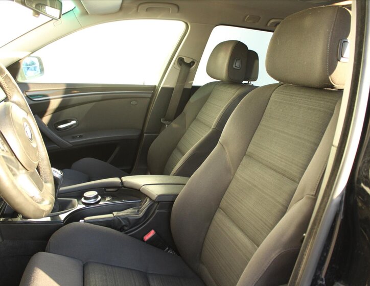 BMW Řada 5 Kombi 3,0 l 145 kw