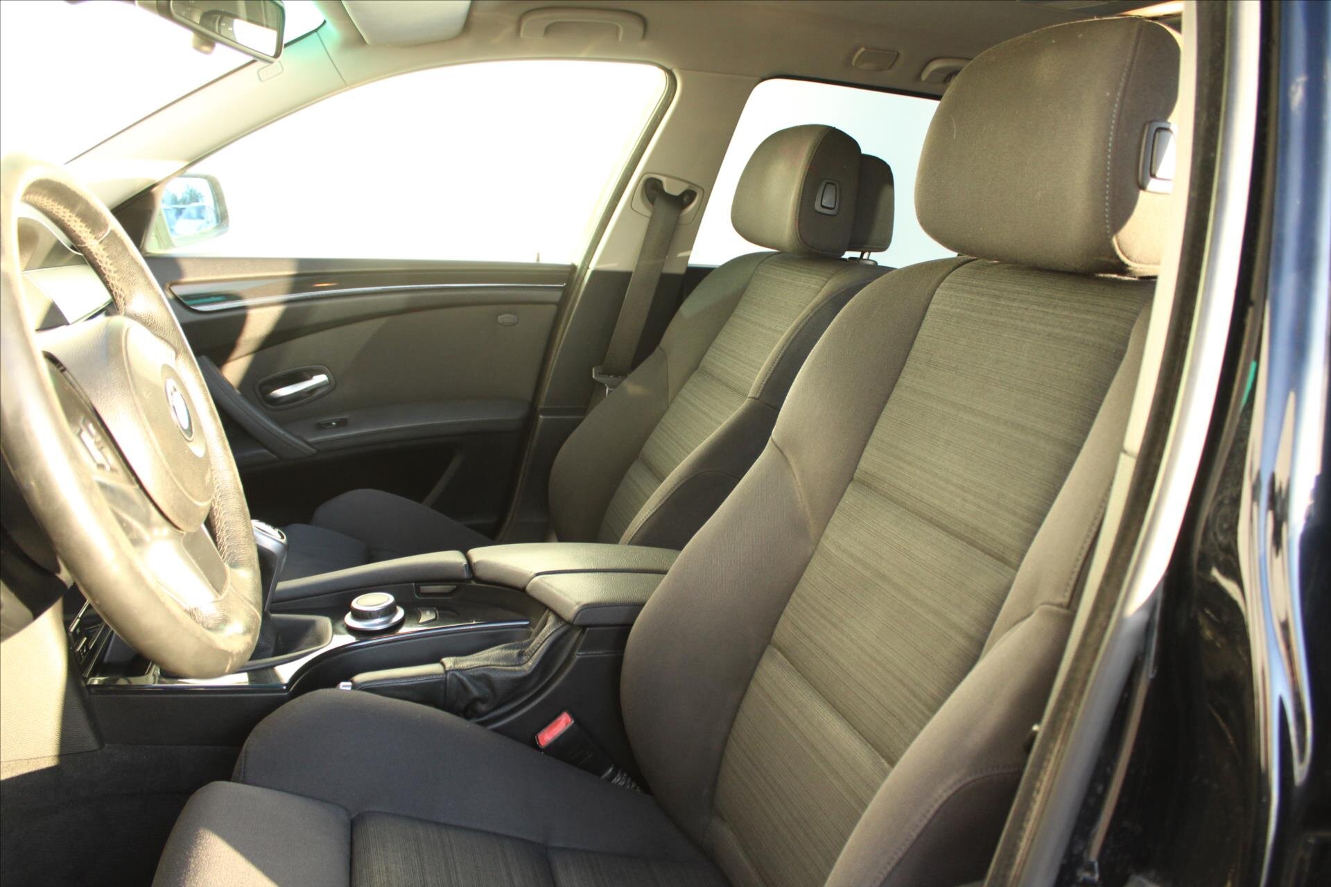 BMW Řada 5 Kombi 3,0 l 145 kw