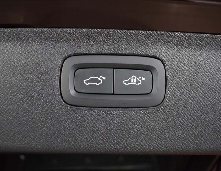 Volvo XC90 SUV / Terénní 2,0 l 335 kw