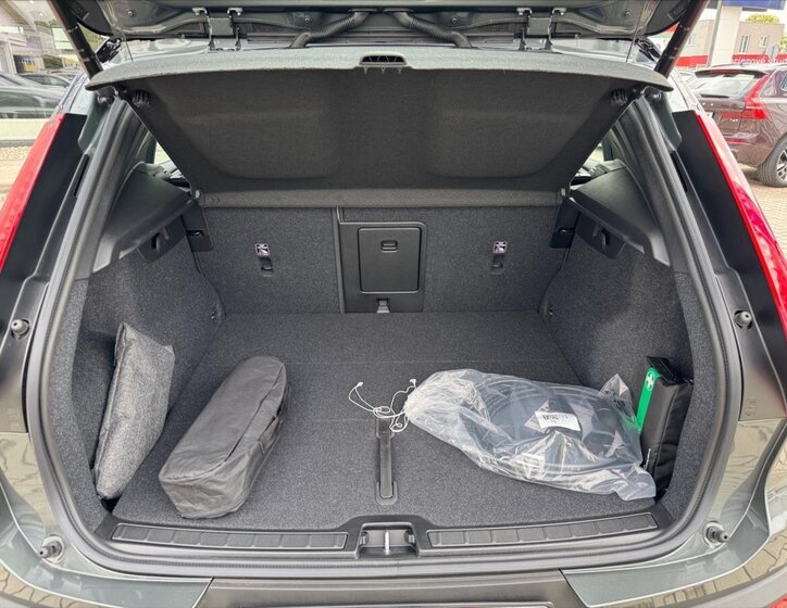 Volvo EX40 SUV 0,0 185 kw