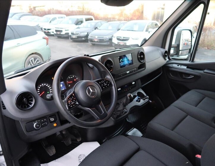 Mercedes-Benz Sprinter 9