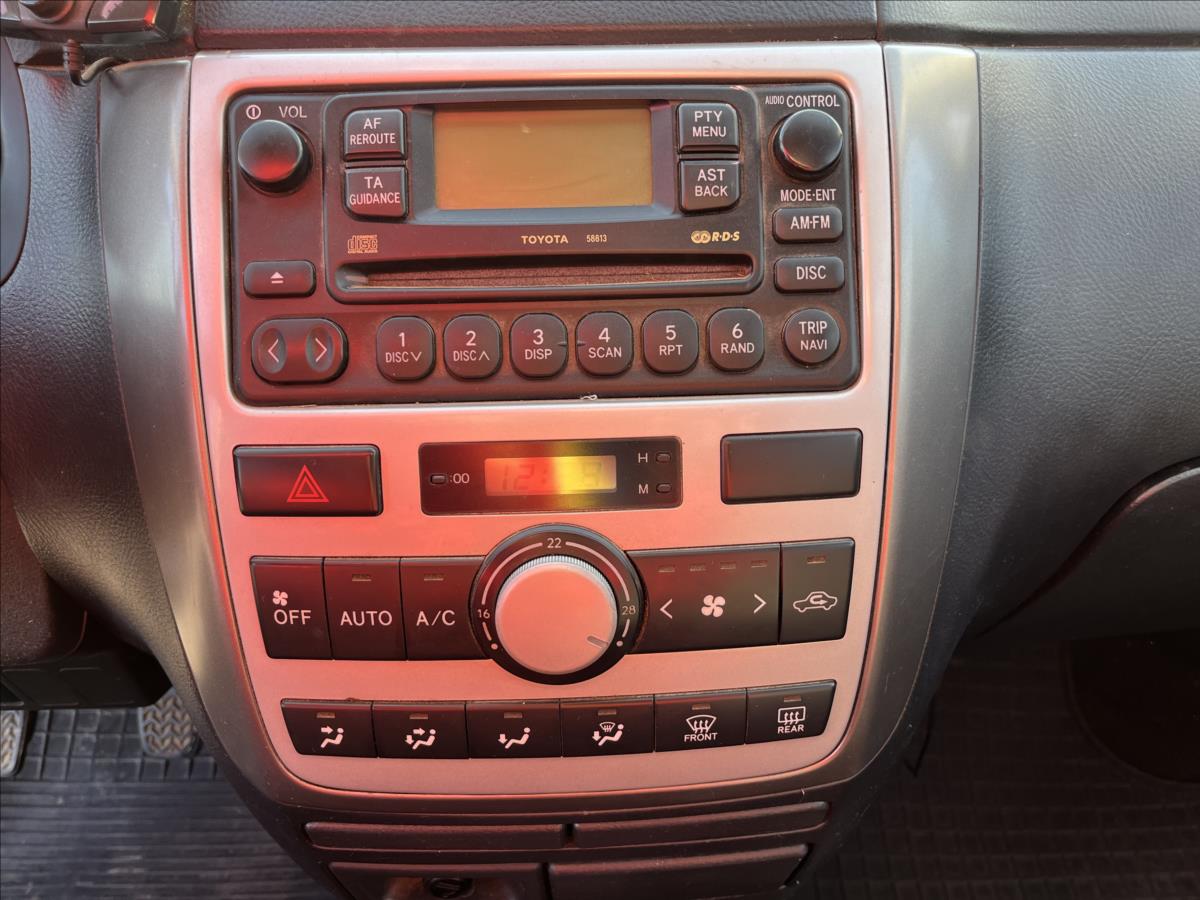 Toyota Avensis Verso