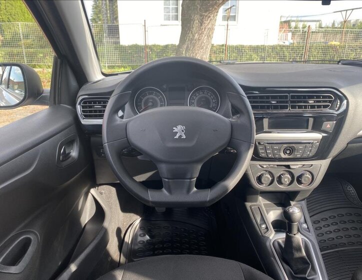 Peugeot 301 Sedan 1,2 l 53 kw