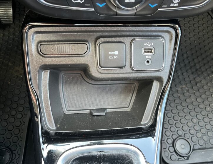 Jeep Compass SUV / Terénní 1,3 l 96 kw