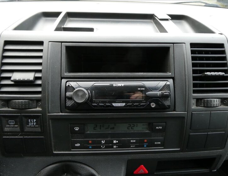 Volkswagen Caravelle 25