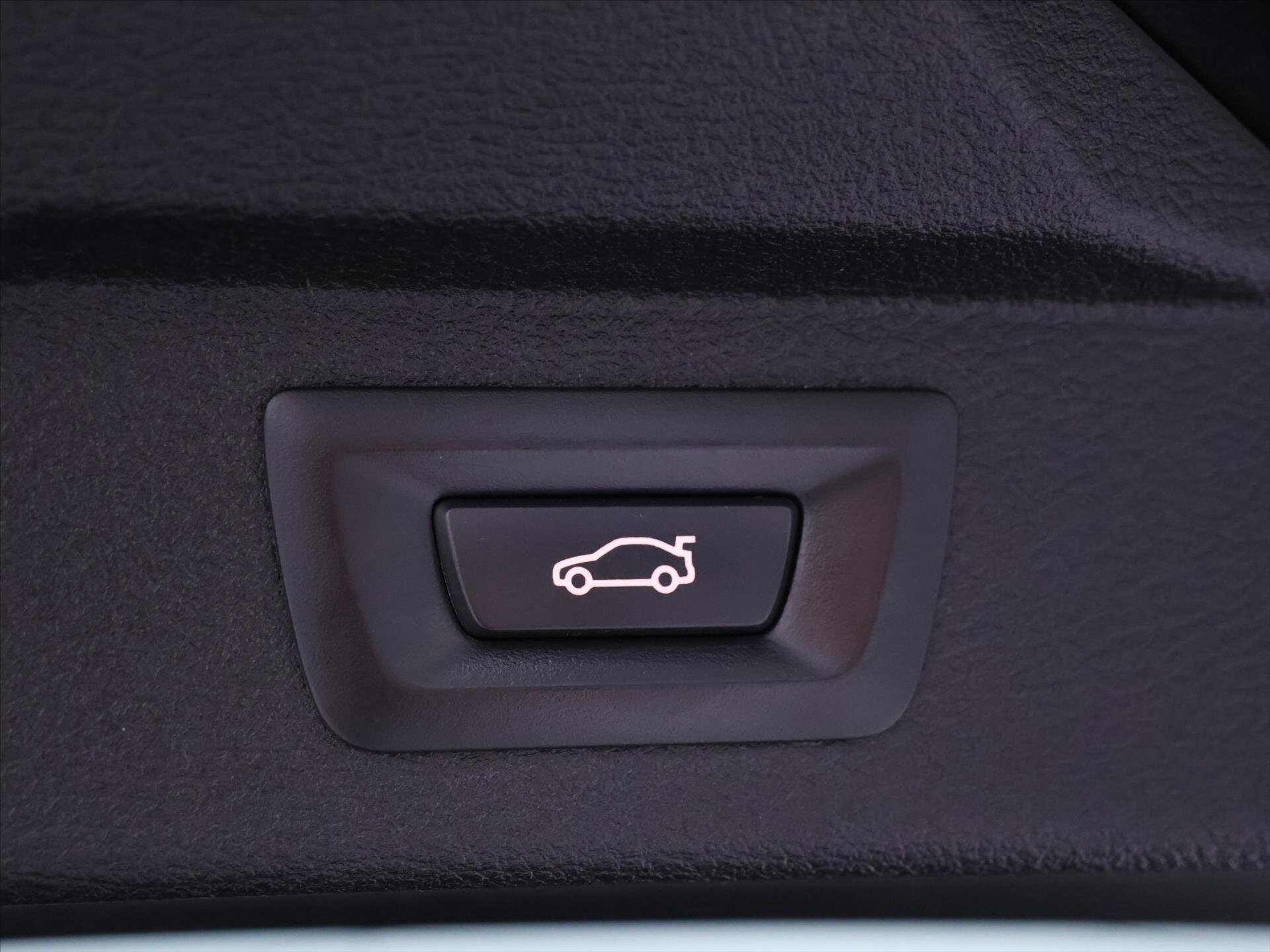 BMW X5 SUV / Terénní 3,0 l 230 kw