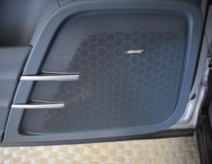 Porsche Cayenne SUV 4,8 l 405 kw