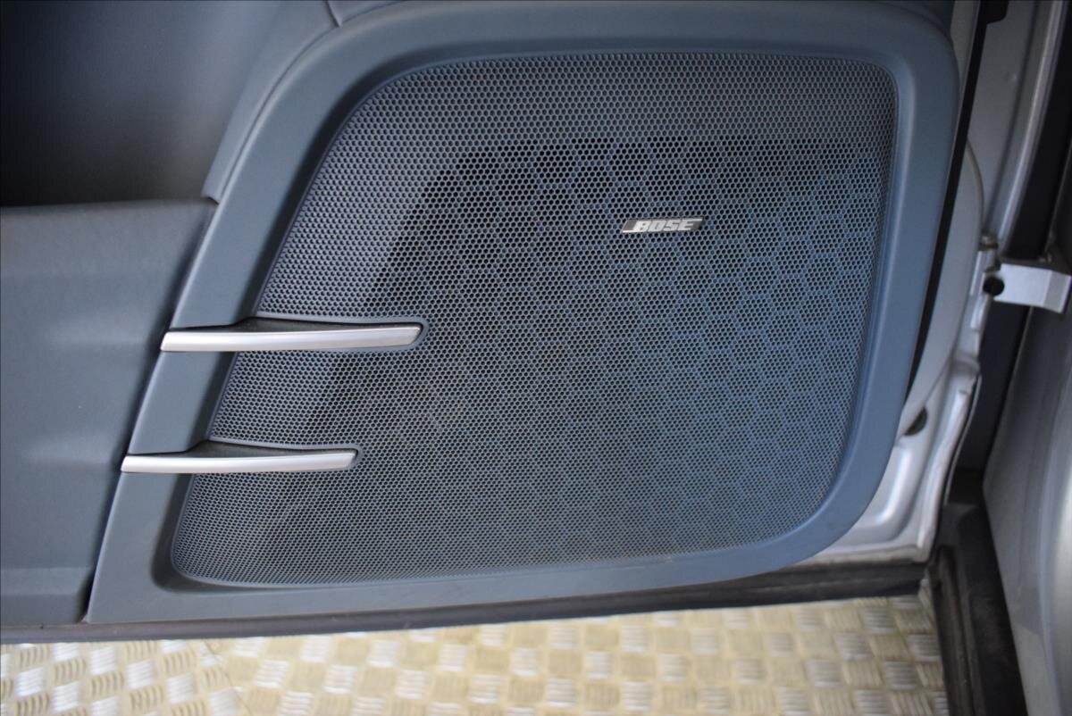 Porsche Cayenne SUV 4,8 l 405 kw