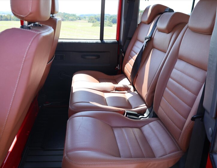 Land Rover Defender SUV 2,4 l 90 kw