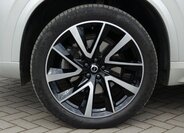 Volvo XC90 SUV / Terénní 2,0 l 220 kw