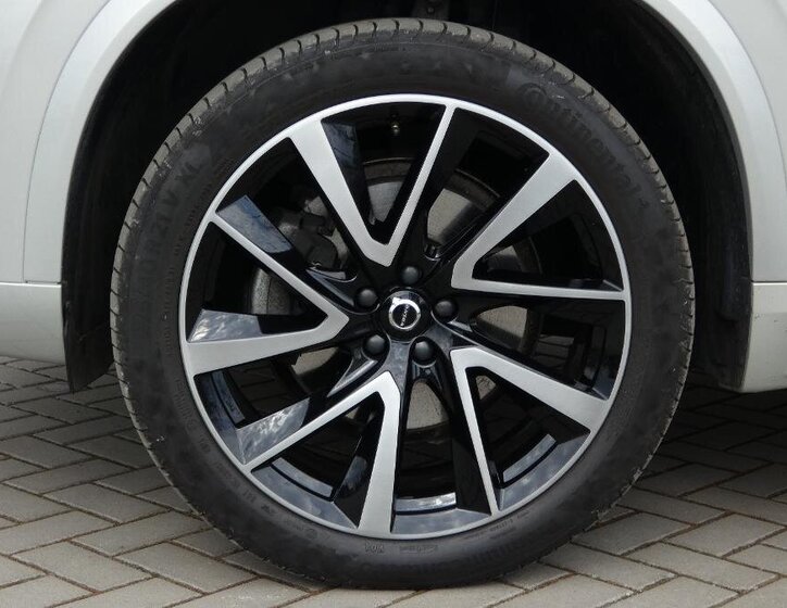 Volvo XC90 SUV / Terénní 2,0 l 220 kw
