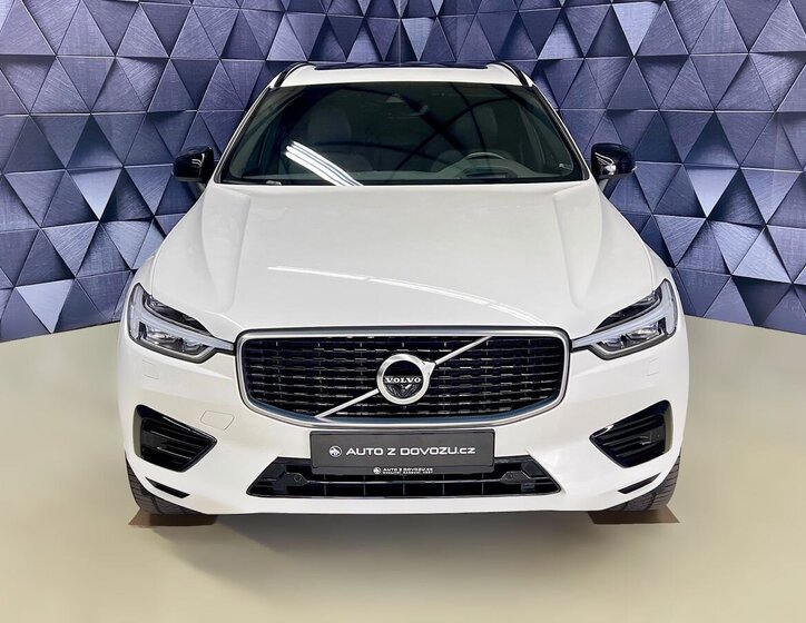 Volvo XC60 SUV / Terénní 2,0 l 288 kw