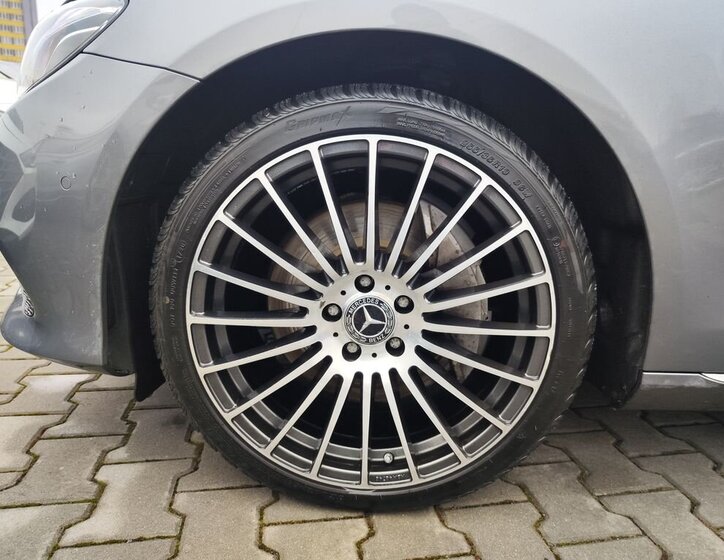 Mercedes-Benz Třídy E Sedan 3,0 l 190 kw