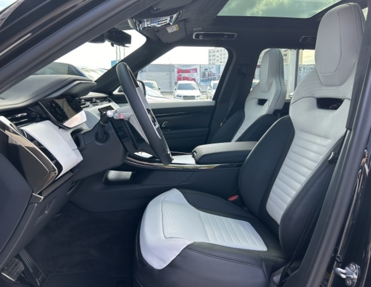 Land Rover Range Rover Sport 11