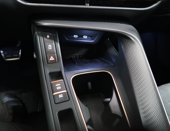 Cupra Terramar SUV / Terénní 2,0 l 195 kw