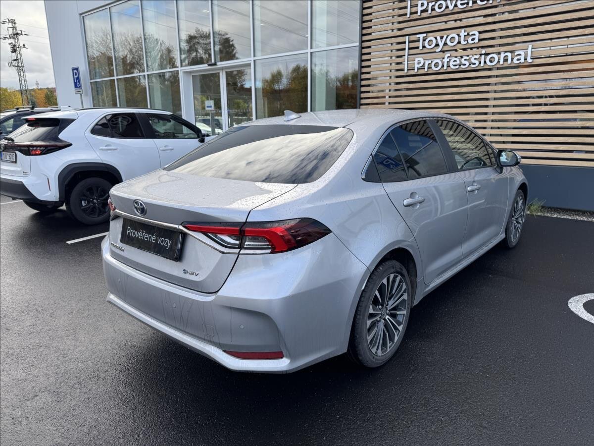 Toyota Corolla Sedan / Limuzína 1,8 l 72 kw