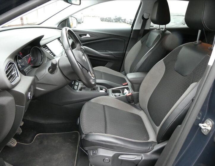 Opel Grandland X SUV / Terénní 1,2 l 96 kw