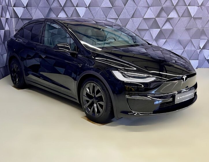 Tesla Model X SUV / Terénní 0,0 493 kw