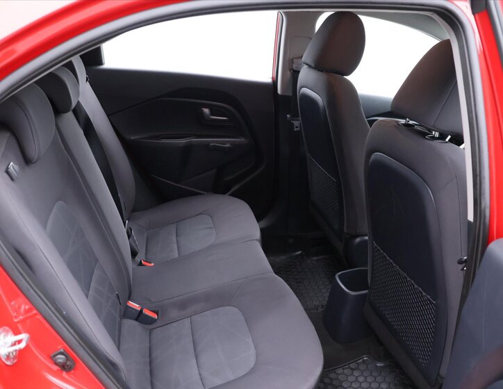 KIA Rio 12