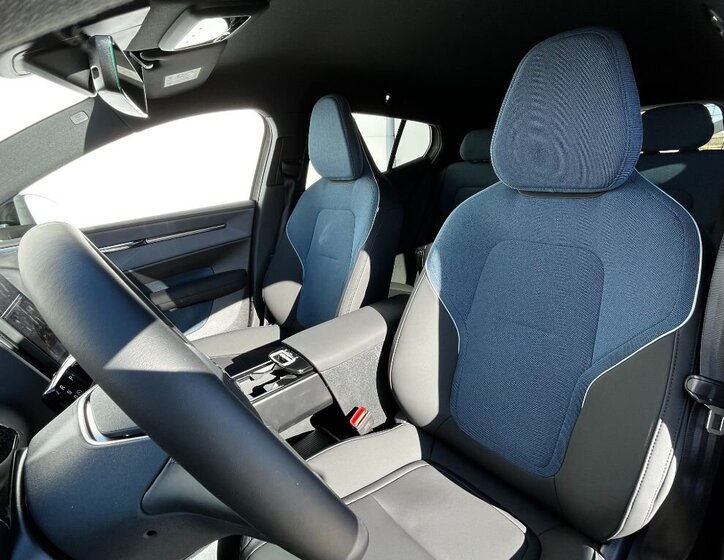 Volvo EX30 SUV / Terénní 69,0 200 kw