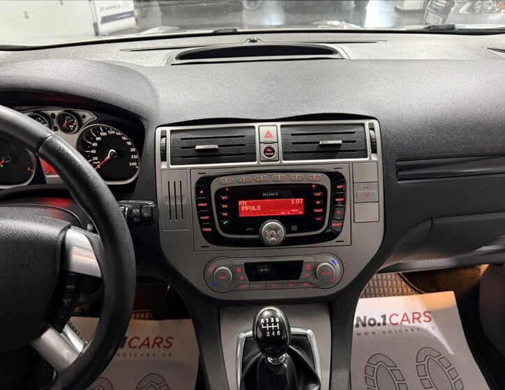 Ford Kuga SUV / Terénní 2,0 l 100 kw