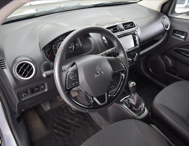 Mitsubishi Space Star 9