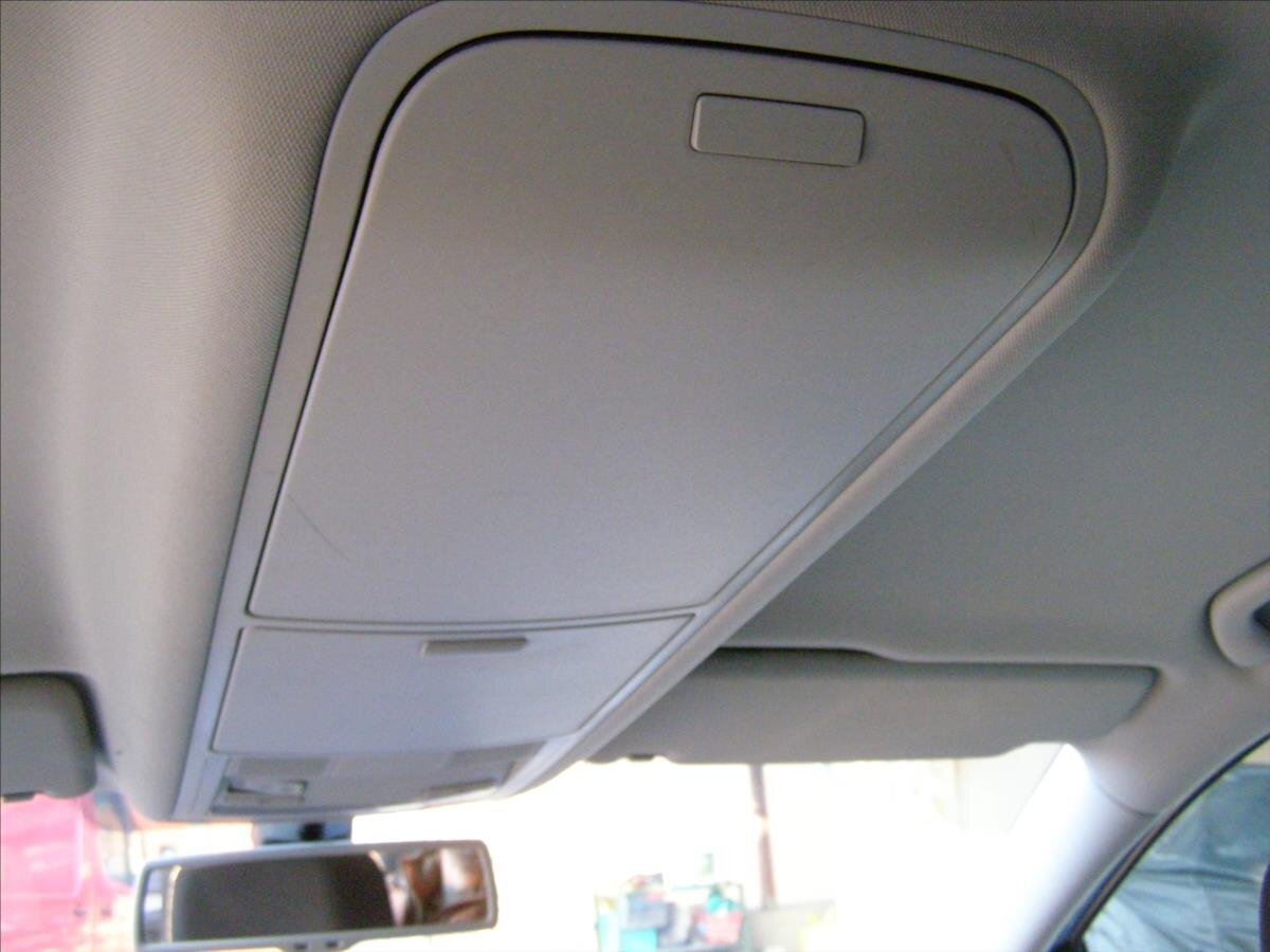 Volkswagen Touran MPV 1,2 l 77 kw