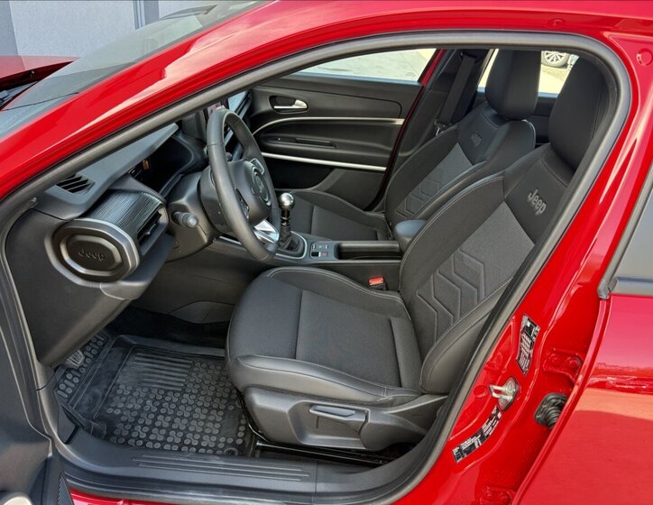 Jeep Avenger Sedan / Limuzína 1,2 l 74 kw