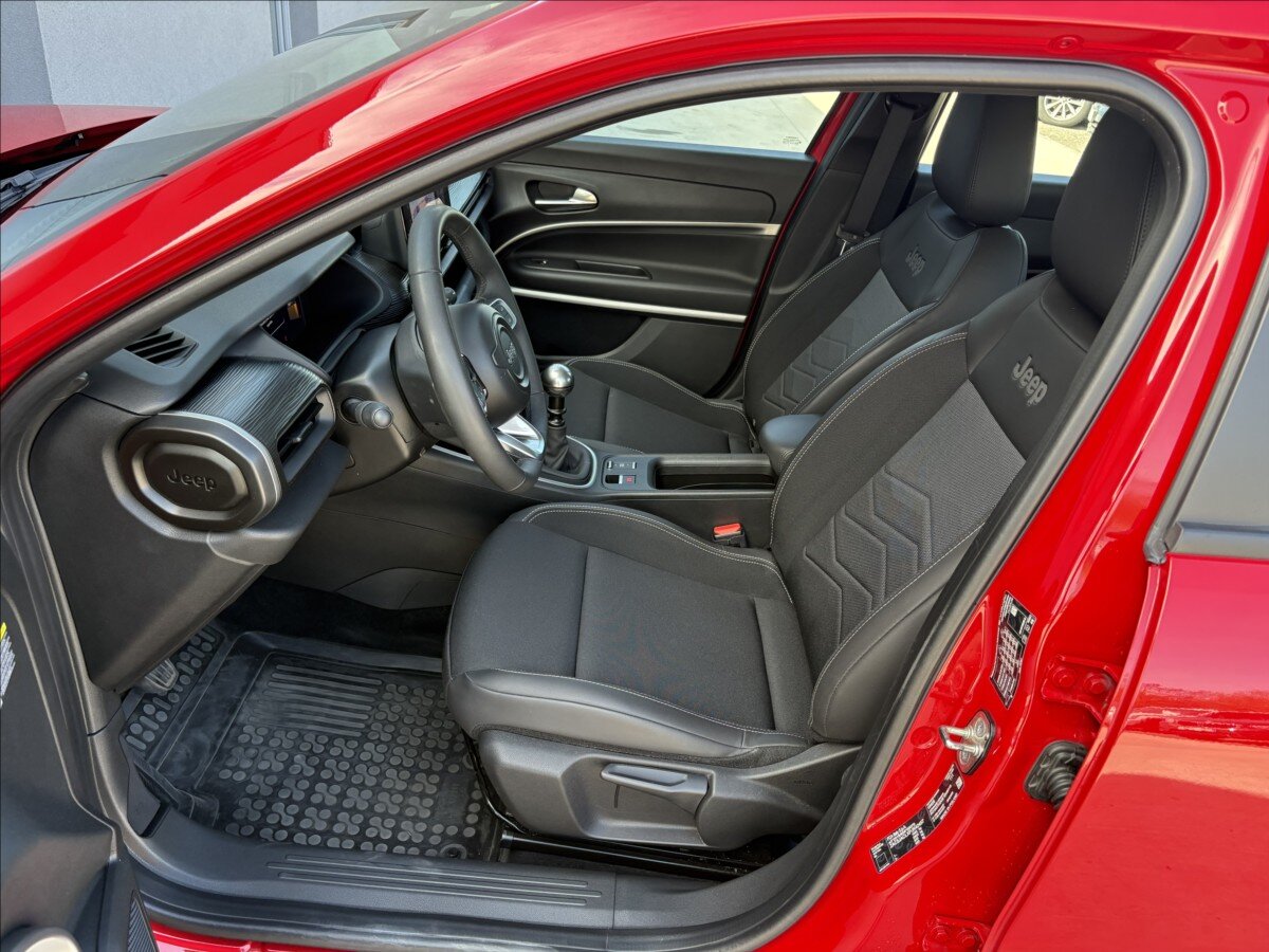 Jeep Avenger Sedan / Limuzína 1,2 l 74 kw